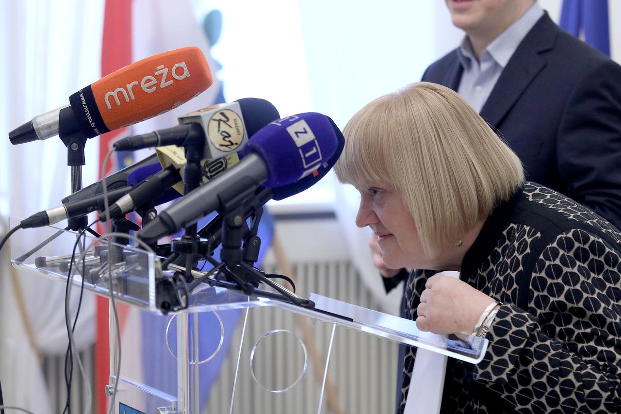Anka Mrak Taritaš uoči konferencije imala problema s mikrofonima