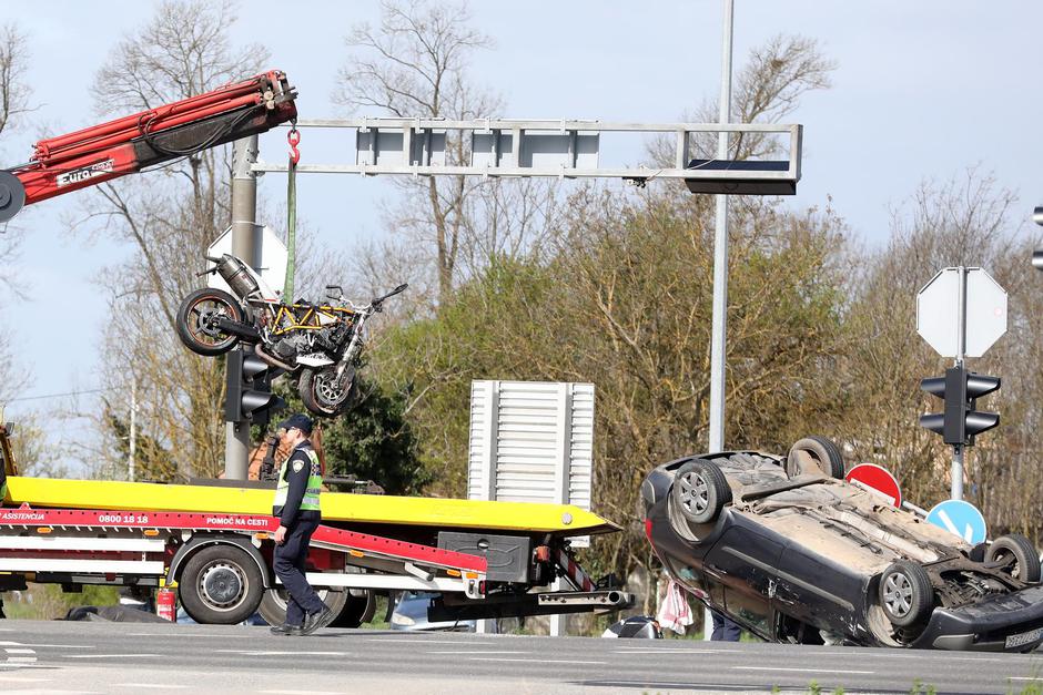 Motociklist poginuo u sudaru s automobilom kod Velike Gorice