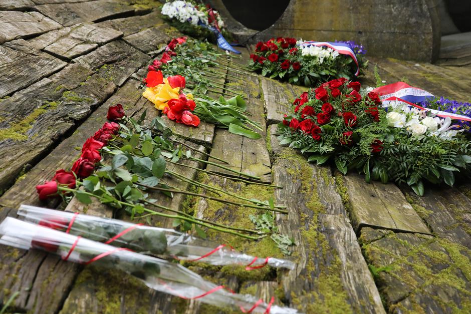 Predstavnici manjina odali počast žrtvama ustaškog logora u Jasenovcu