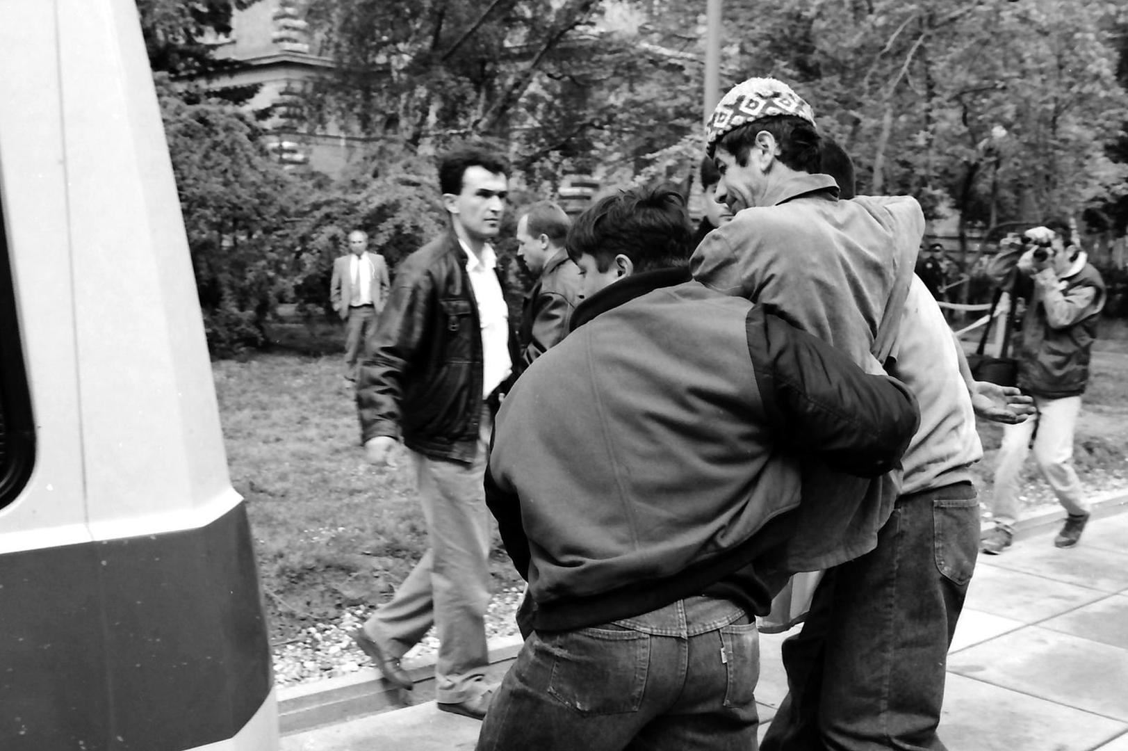 U napadima je poginulo sedmero ljudi, uključujući i jednog pirotehničara koji je sudjelovao u uklanjanju velikog broja neeksplodiranih "zvončića", a ranjeno je 218 osoba. Jedan od vođa srpskih pobunjenika Milan Martić svoju je odgovornost javno priznao u Kninu, a još ranije, u veljači 1995., poručivao je kako ih nitko ne može spriječiti da tuku po Zagrebu, Osijeku, Vinkovcima, Zadru, Karlovcu, Splitu i drugim gradovima