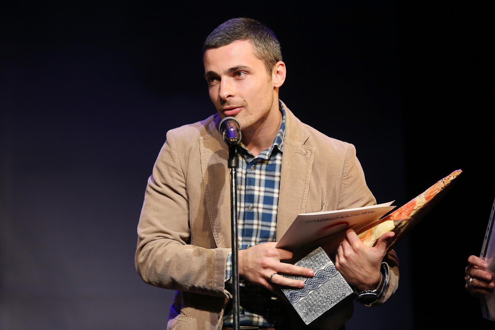 Njegov talent ubrzo su prepoznali i strani producenti, pa posljednjih godina zbog posla živi i radi na relaciji Zagreb - London.