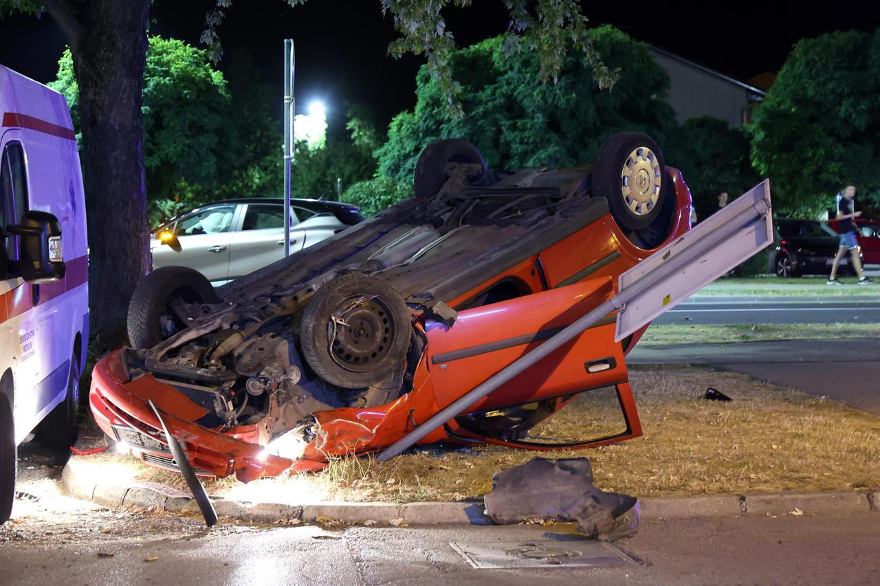 Velika Gorica: Sudar dvaju osobna automobila ispred Doma zdravlja