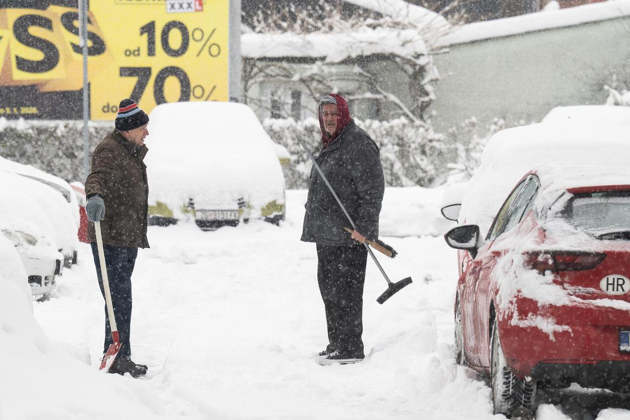 Zagreb: Snijeg zabijelio zapadni dio grada 