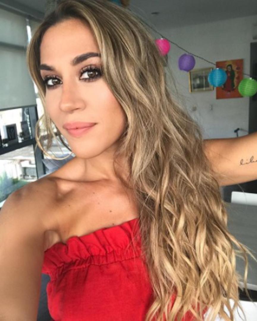Jimena Baron poznata je argentinska pjevačica