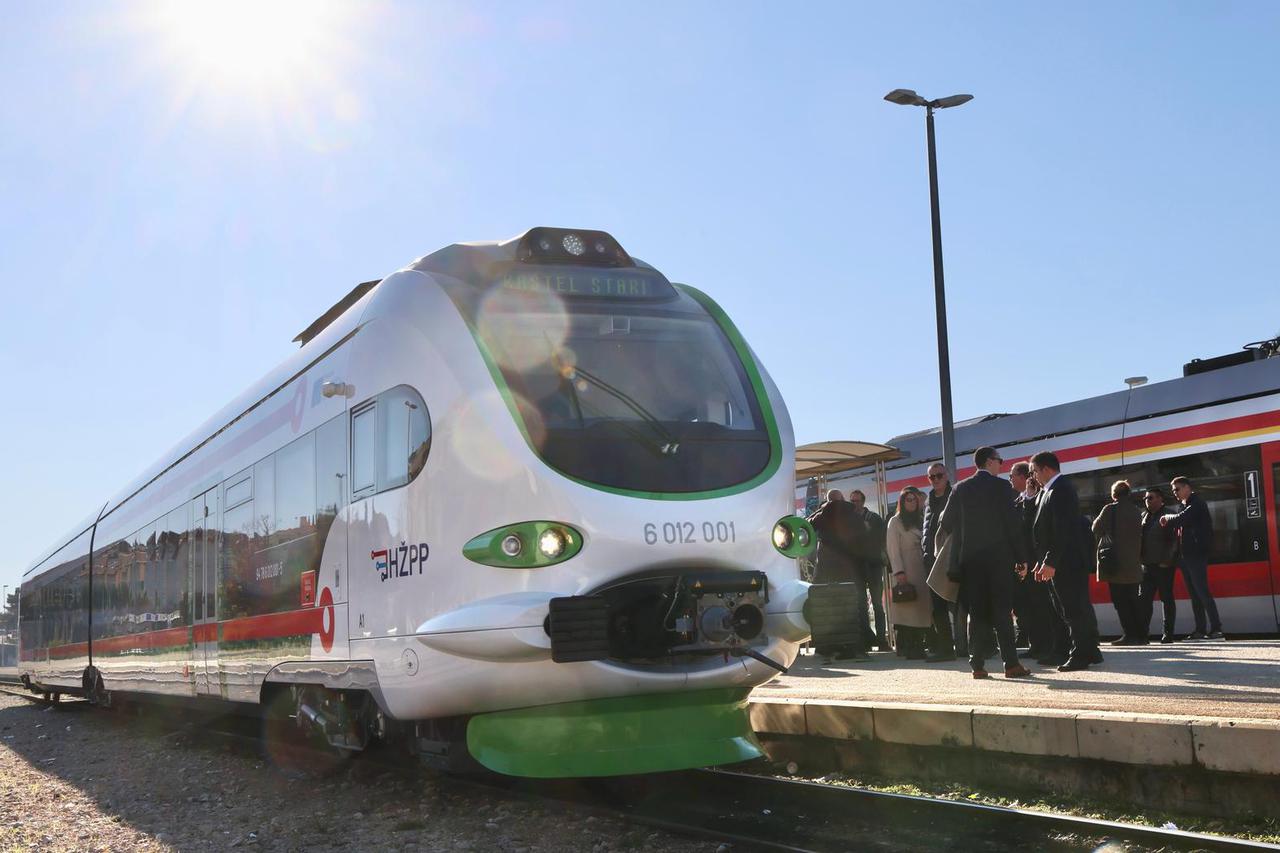 Split: U promet uveden baterijski vlak