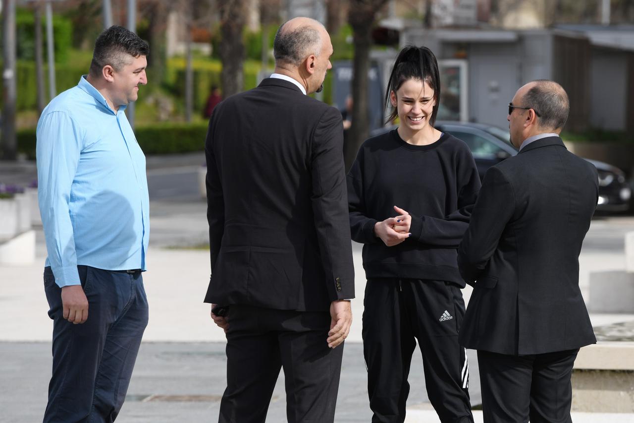 Knin: Hrvatska olimpijka Matea Jelić u srdačnom razgovoru sa županom i gradonačelnikom