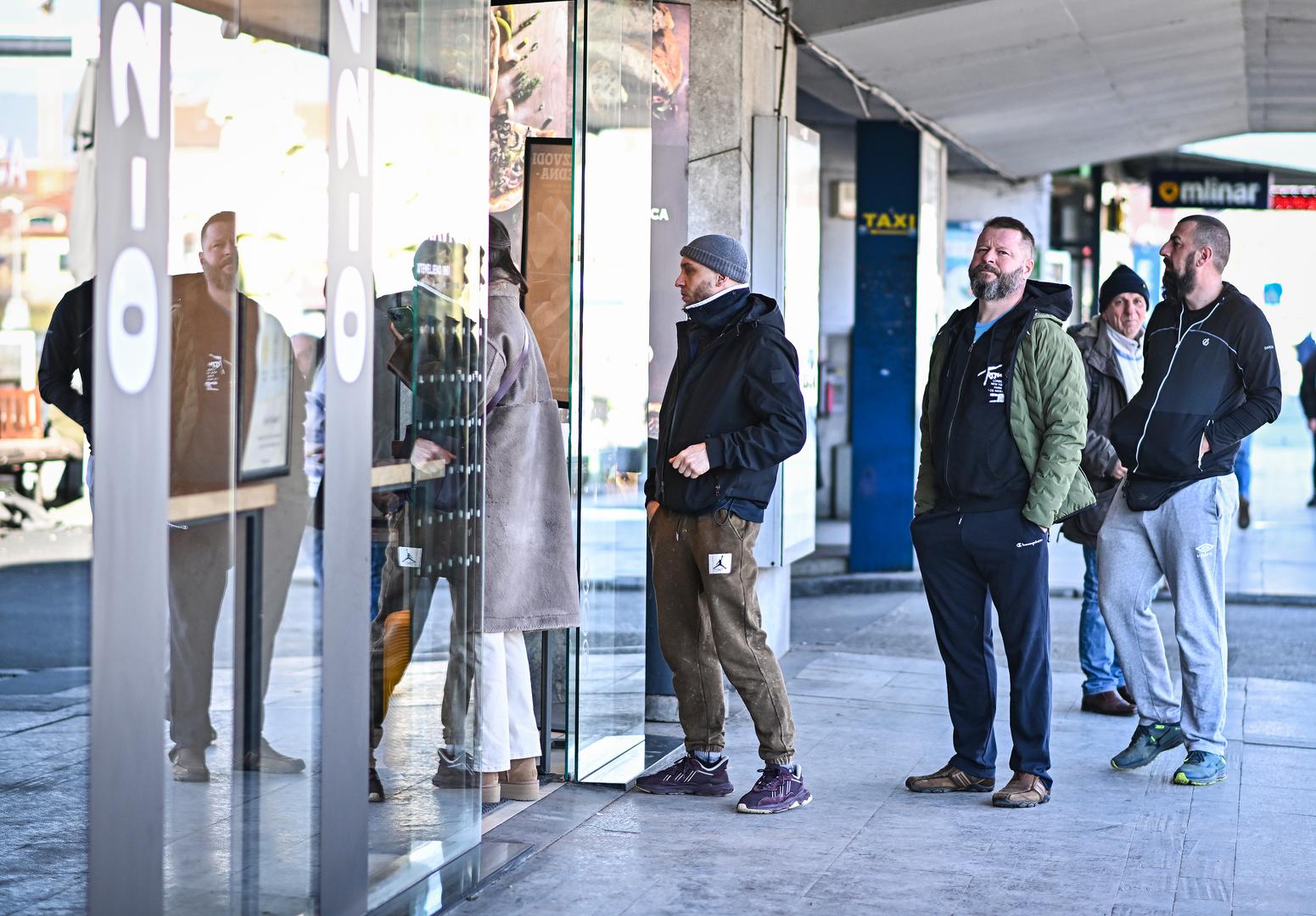 Građani se i dalje privikavaju na novi Zakon o trgovini koji je stupio s 1. siječnja, a kojime je regulirano kako u godini trgovine smiju raditi samo 16 nedjelja. 