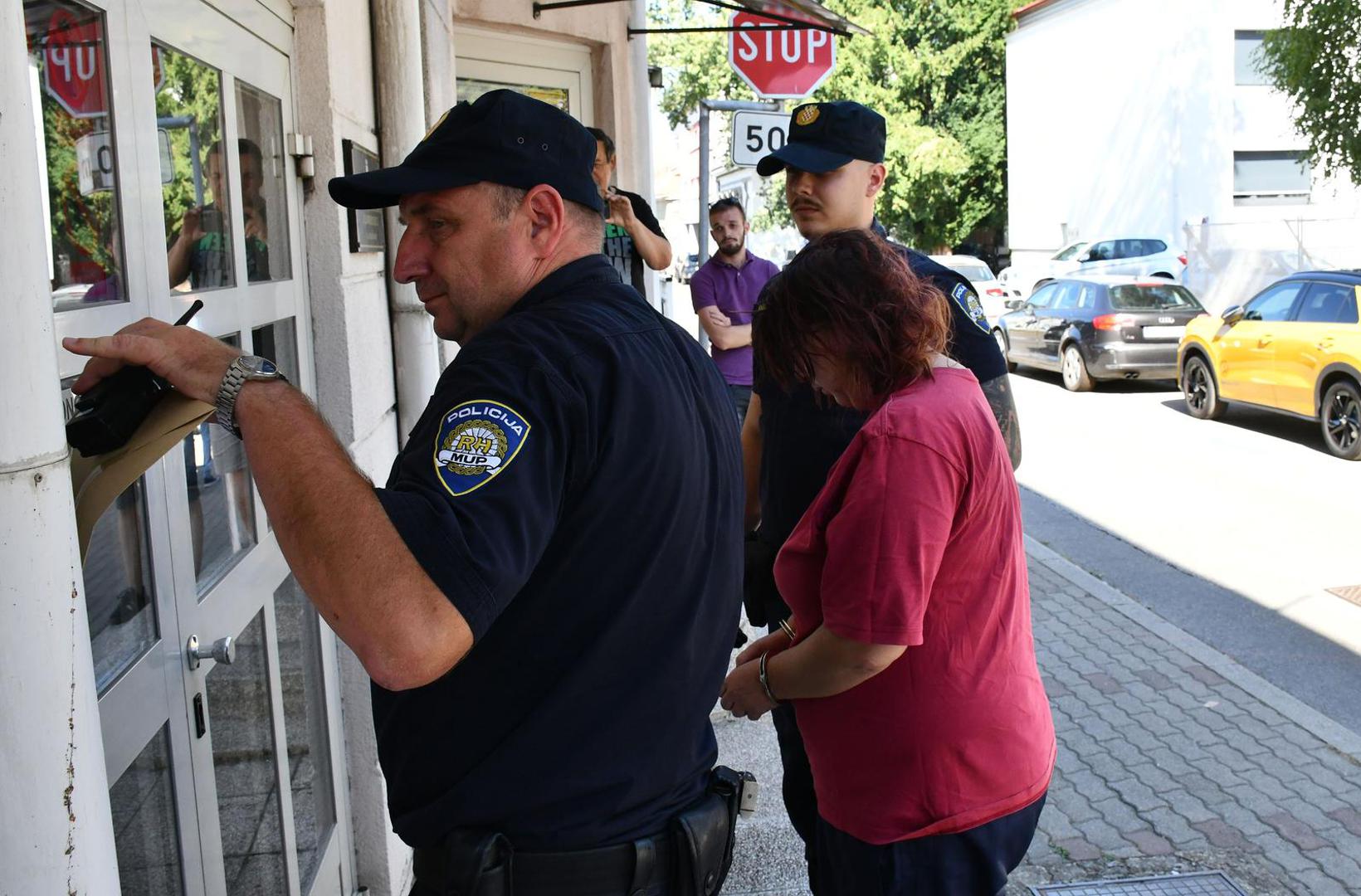 Prema rezultatima kriminalističkog istraživanja, između partnera je oko 23,10 sati došlo do verbalnog sukoba, nakon čega je 36-godišnjakinja, kako sumnja policija, muškarcu nožem zadala jednu ubodnu ranu.