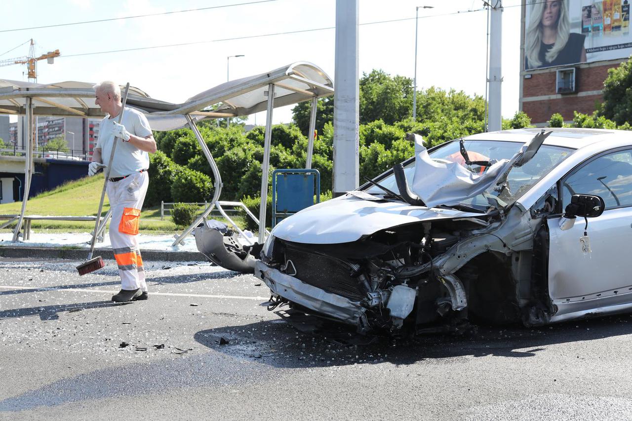 Zagreb: Autom pokupio tramvajsku stanicu i pješake, više ljudi ozlijeđeno