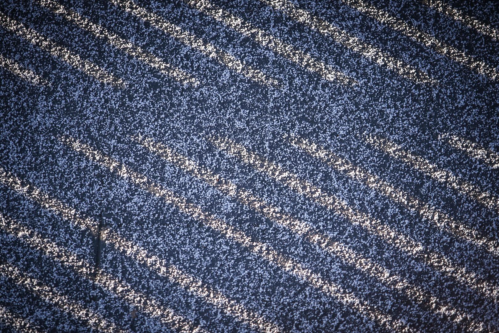 Zrnati snijeg ne stvara značajniji snježni pokrivač, pada kratko i u pravilo nakon petnaestak minuta prelazi u druge i poznatije oblike oborine. 