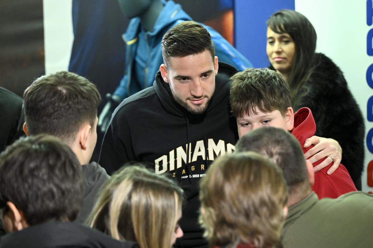 Zagreb: Igraci Dinama na druzenju s navijacima