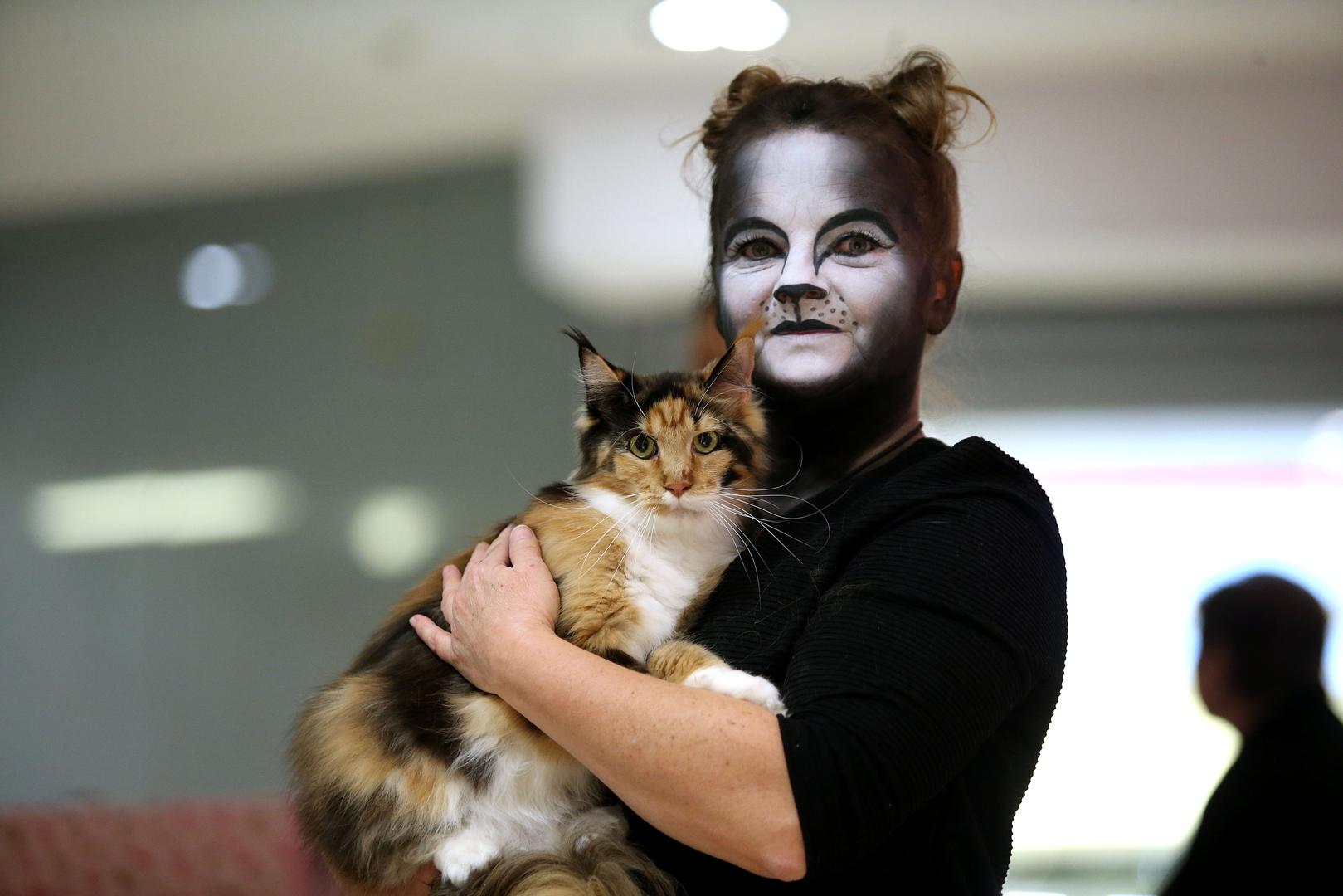 Neki su vlasnici čak i izgledom pokazivali da su prijatelji svojih mačaka. Stigli su kostimirani i našminkani poput svojih ljubimaca pričajući da su im njihove mačke više od pukog hobija.