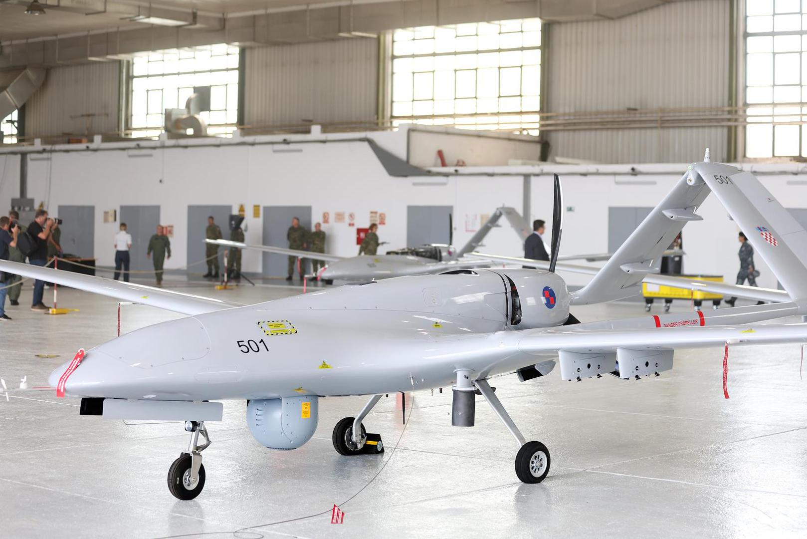 02.09.2025., Zagreb - Potpredsjednik Vlade Republike Hrvatske i ministar obrane Ivan Anušic i načelnik Glavnog stozera Oruzanih snaga RH general-pukovnik Tihomir Kundid prisustvovali su predstavljanju besposadnog zrakoplovnog sustava Bayraktar TB2.  Photo: Slavko Midzor/PIXSELL