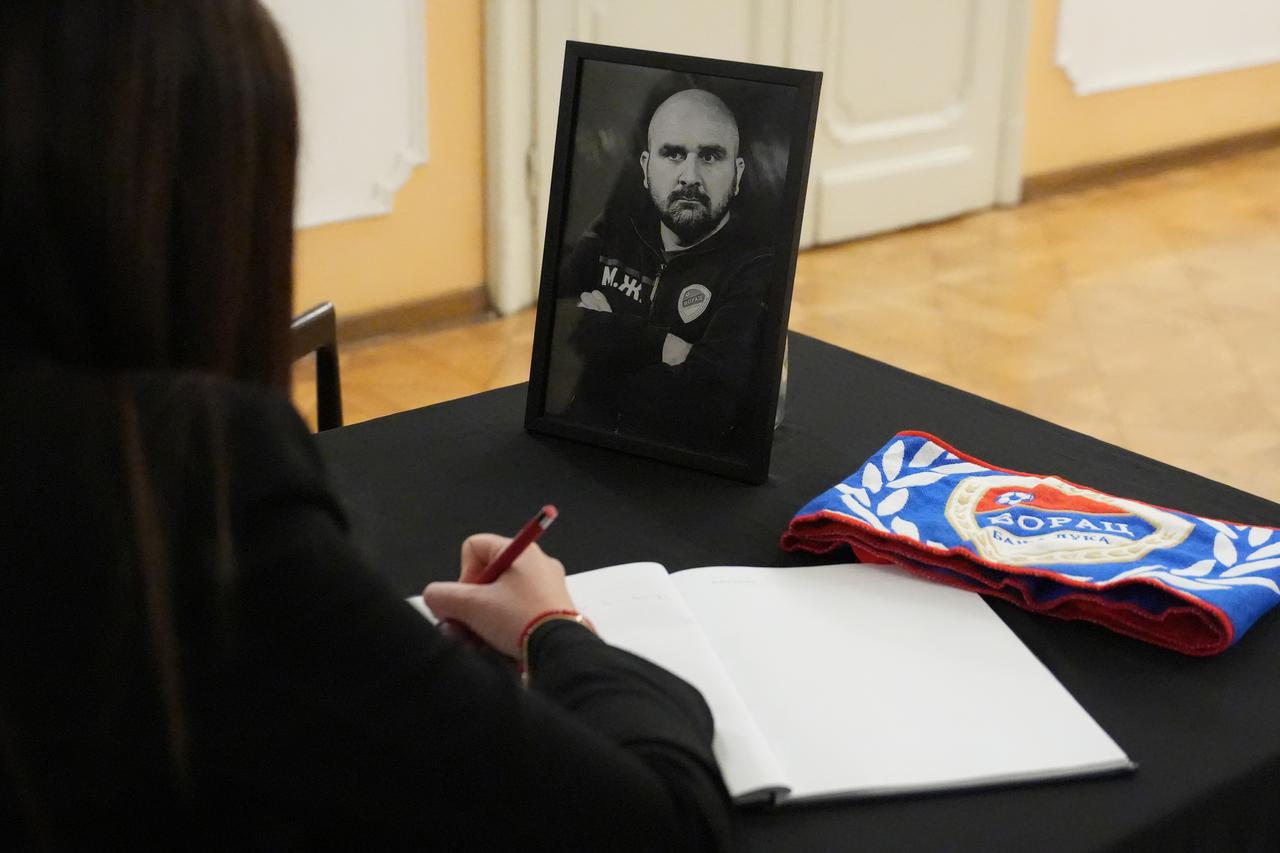 Banja Luka: Komemoracija povodom smrti Mladena Žižovića, nekadašnjeg nogometaša i trenera