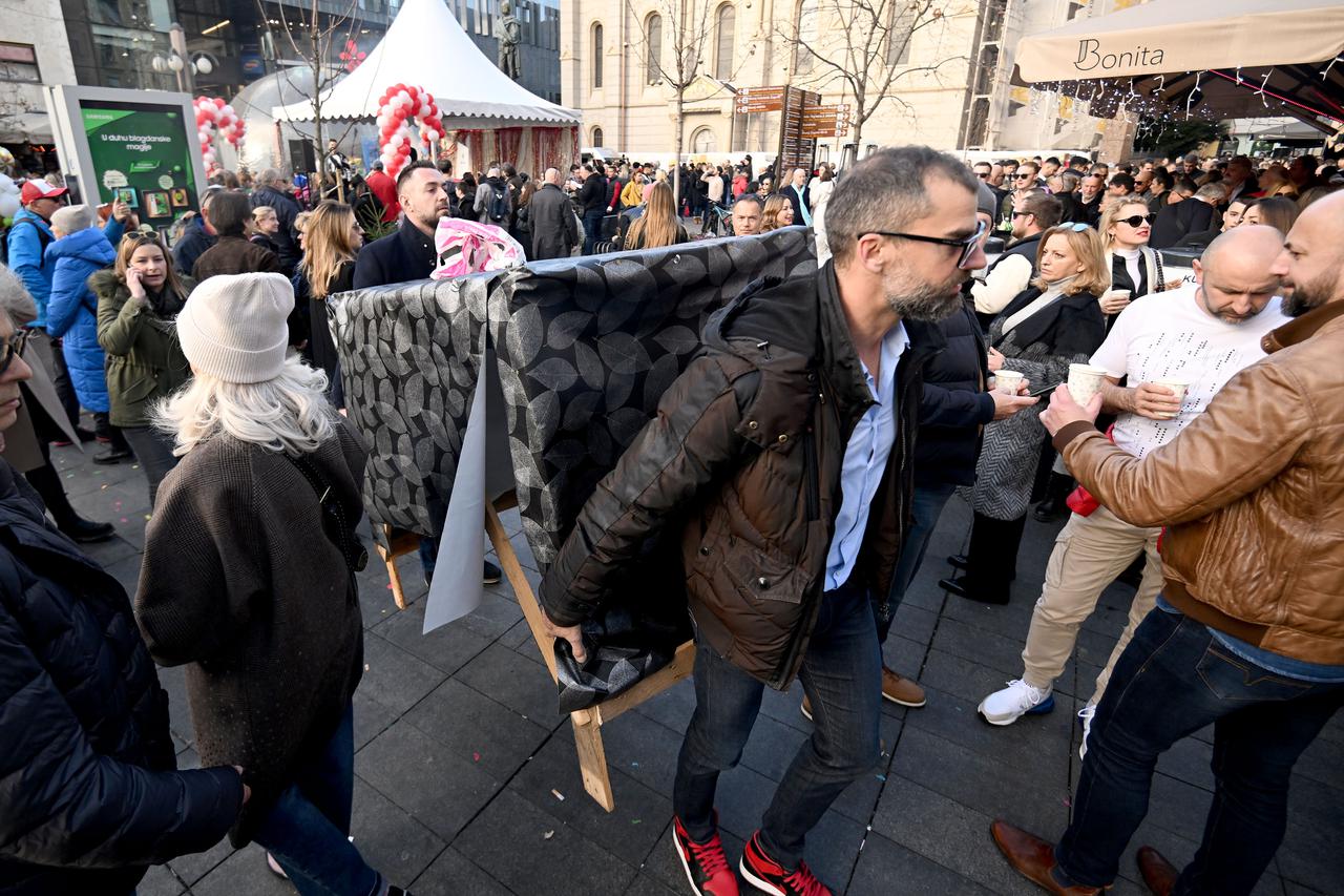 Zagreb: Kad ne možeš rezervirati stol dođji sa svojim! 