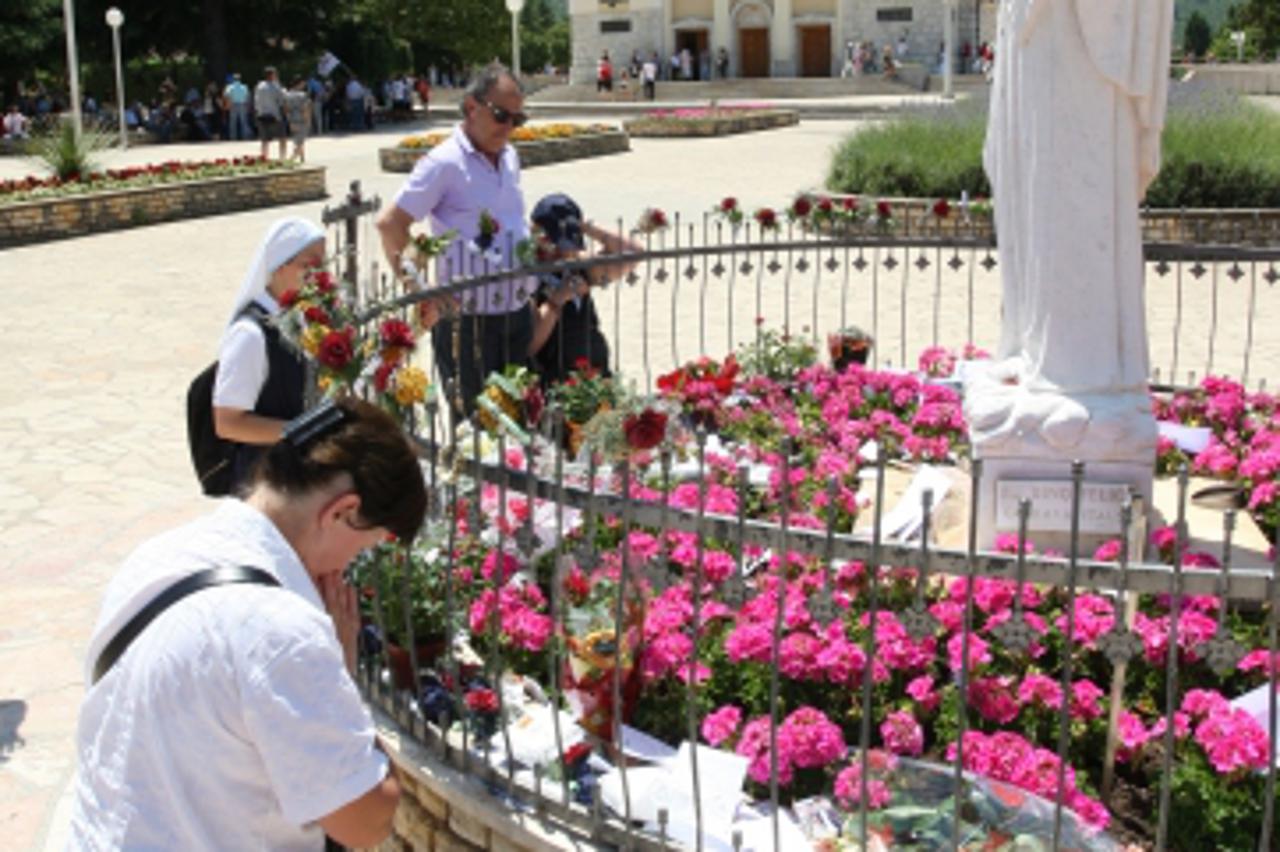 '24.06.2011., Medjugorje - Od ranog jutra rijeke hodocasnika pohode Medjugorje u kojem se na danasnji dan Gospa prije 30 godina prvi put ukazala mladim Medjugorcima. Iz godine u godinu broj hodocasnik