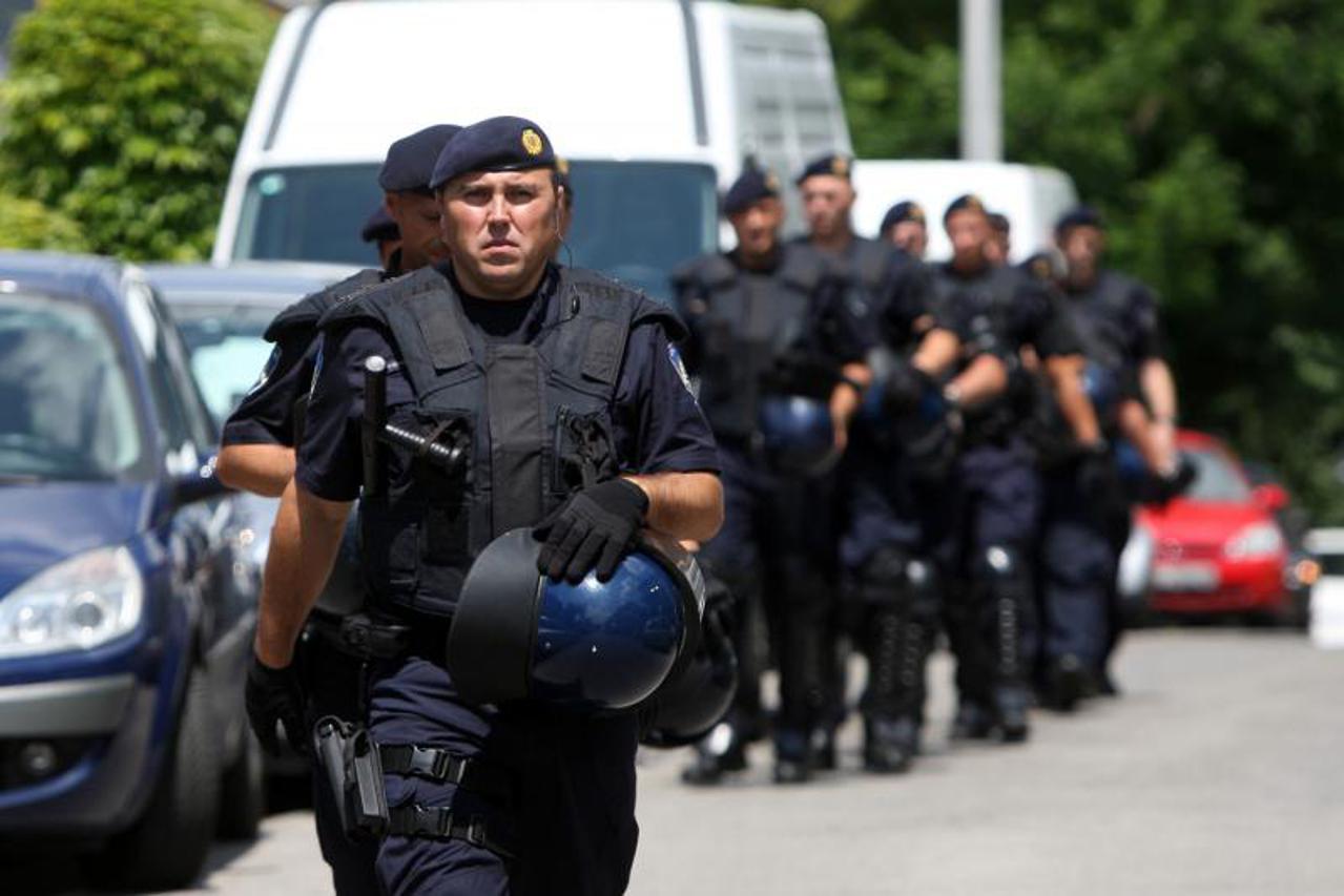 policija