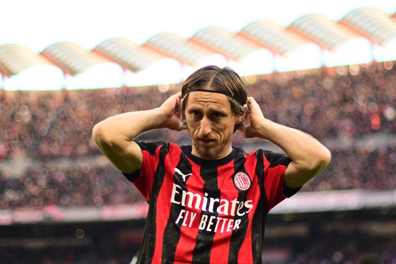 Serie A - AC Milan v Hellas Verona