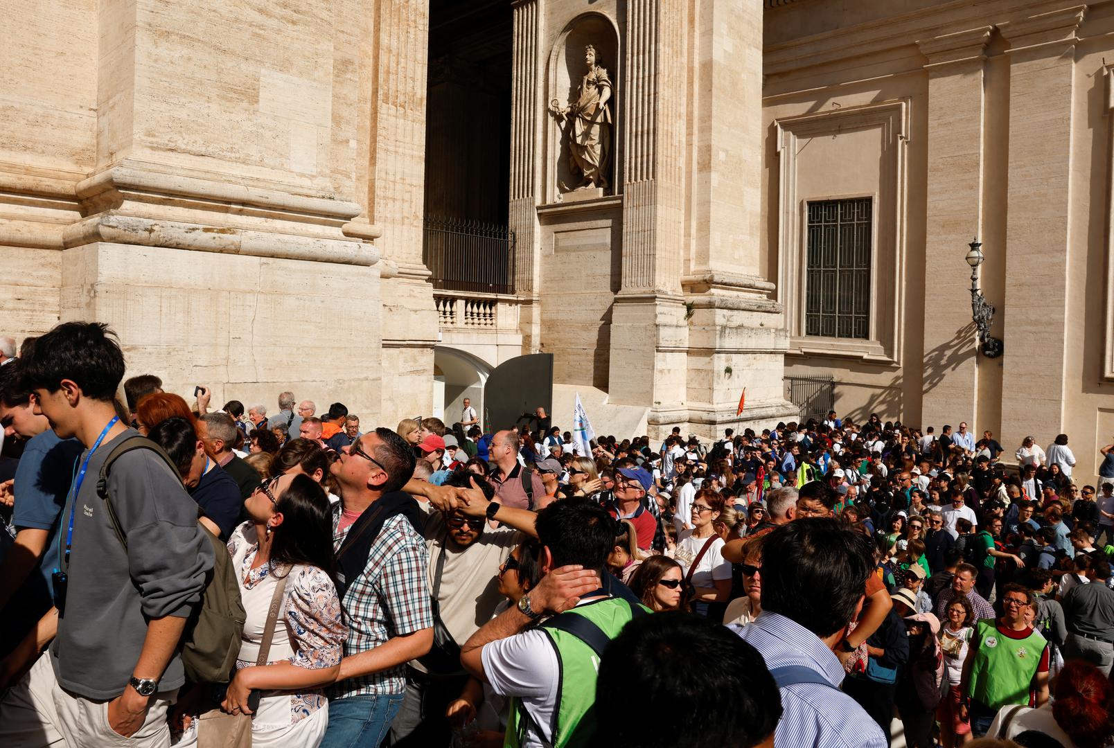 Zastave na mnogim institucijama spuštene su na pola koplja