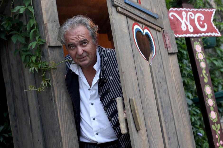 17.07.2014., Zagreb - Glumac Ljubomir Kerekes glumi sa sinom Janom u predstavi 