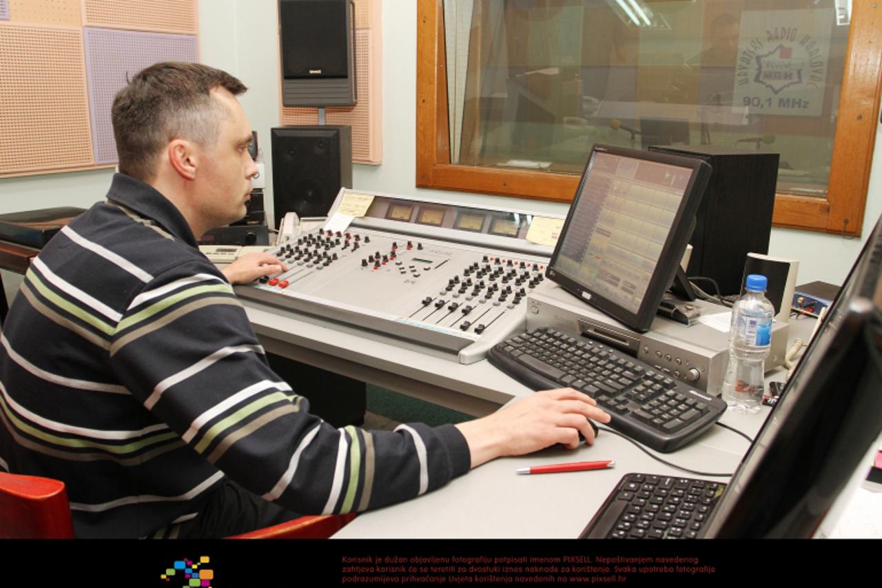 '07.03.2012., Karlovac - Studio i redakcija Hrvatskog radio Karlovca koji se zbog tuzbi bivseg direktora i duga od preko 600 tisuca kuna nasao pred stecajem. Radio Karlovac u vlasnistvu je grada Karlo