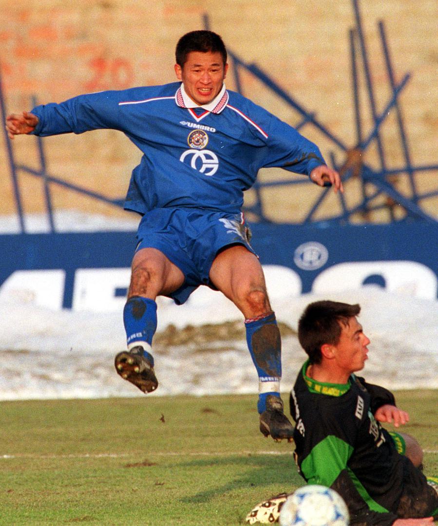 Miura je profesionalnu karijeru započeo 1986. u Santosu, a u karijeri je još igrao u Australiji, Italiji, ali i Hrvatskoj gdje je nosio dres Dinama, no nije se proslavio jer u 12 utakmica ostao je bez pogotka.