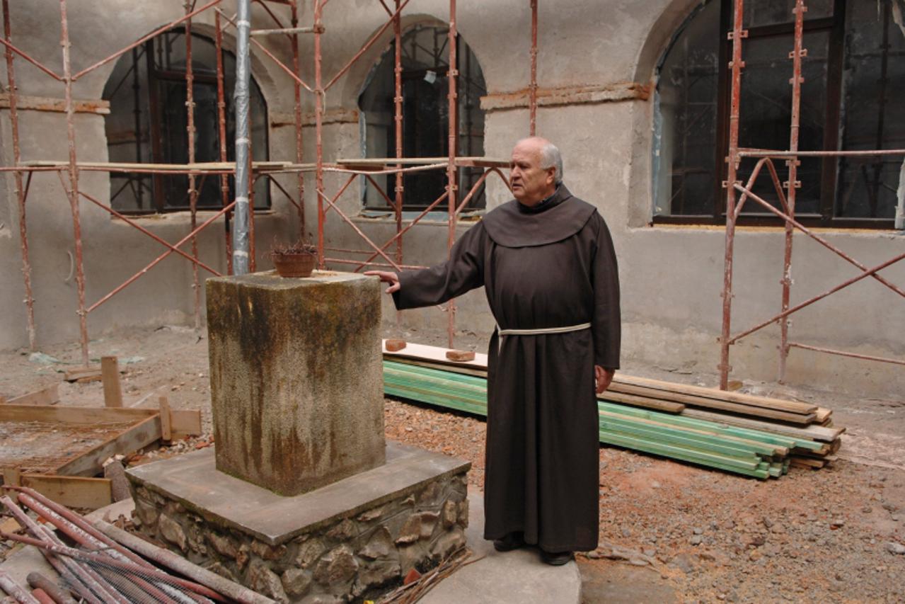 '25.11.2010. Franjevacki samostan, Krapina - Gvardijan Antun Petar Kinderic kaze da bi u dvoriste Franjevackog samostana postavili kip Sv. Franje. Photo: Matija Topolovec/PIXSELL'