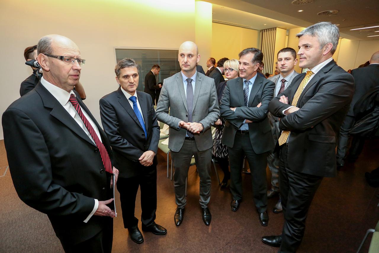 07.03.2016., Zagreb - U Kongresnom centru Forum, u organizaciji Ministarstva regionalnog razvoja i fondova EU, otvoren Tjedan EU fondova.  Miro Skrgatic, Tomislav Tolusic, Davor Romic.  Photo: Goran Jakus/PIXSELL