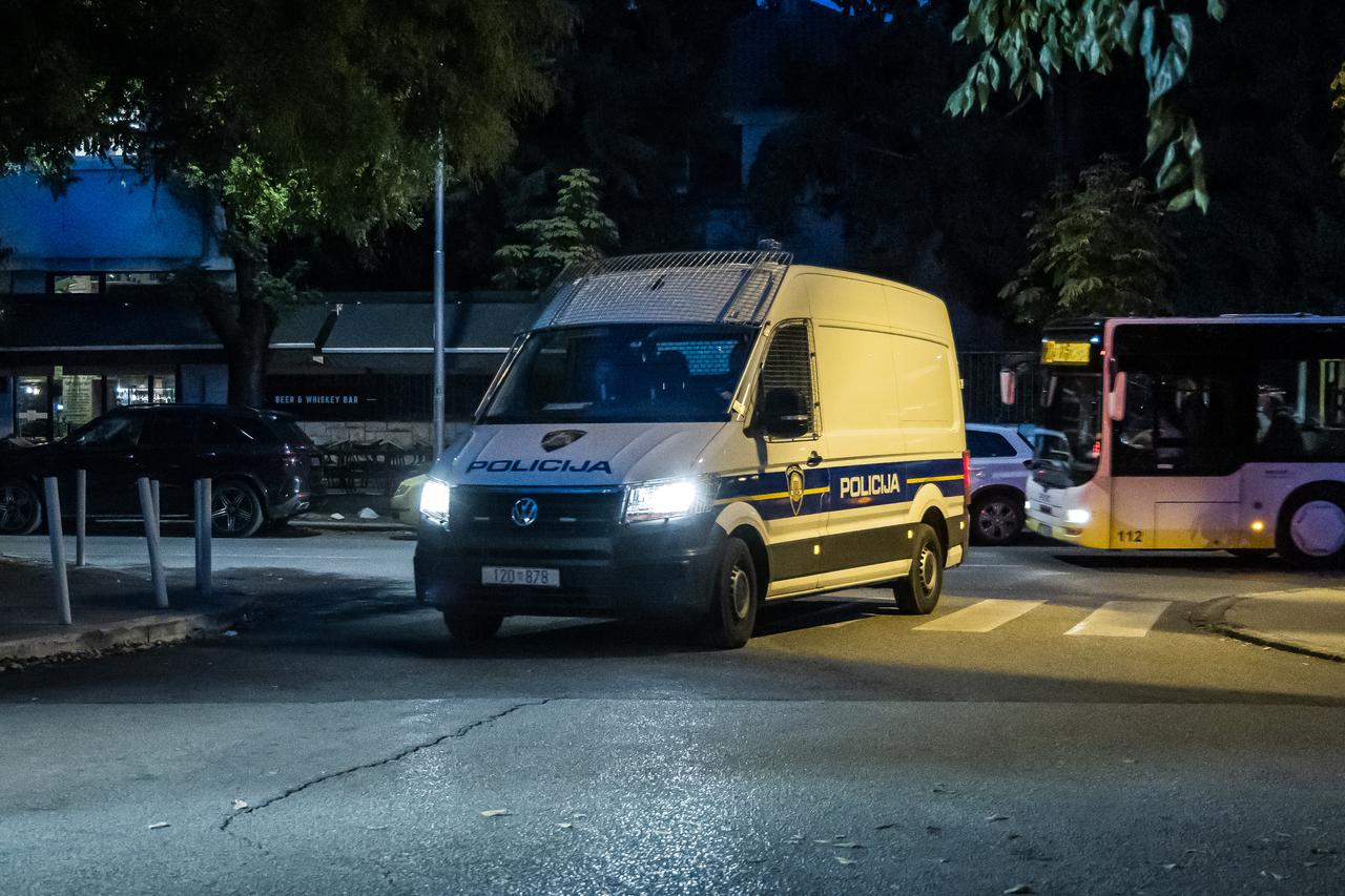 Split:   Novinari ispred suda gdje su dovedeni navijači na ispitivanje 