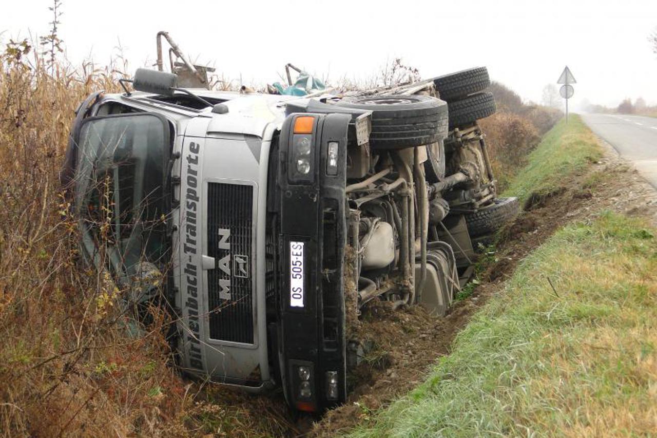 prevrnuo se kamion (1)