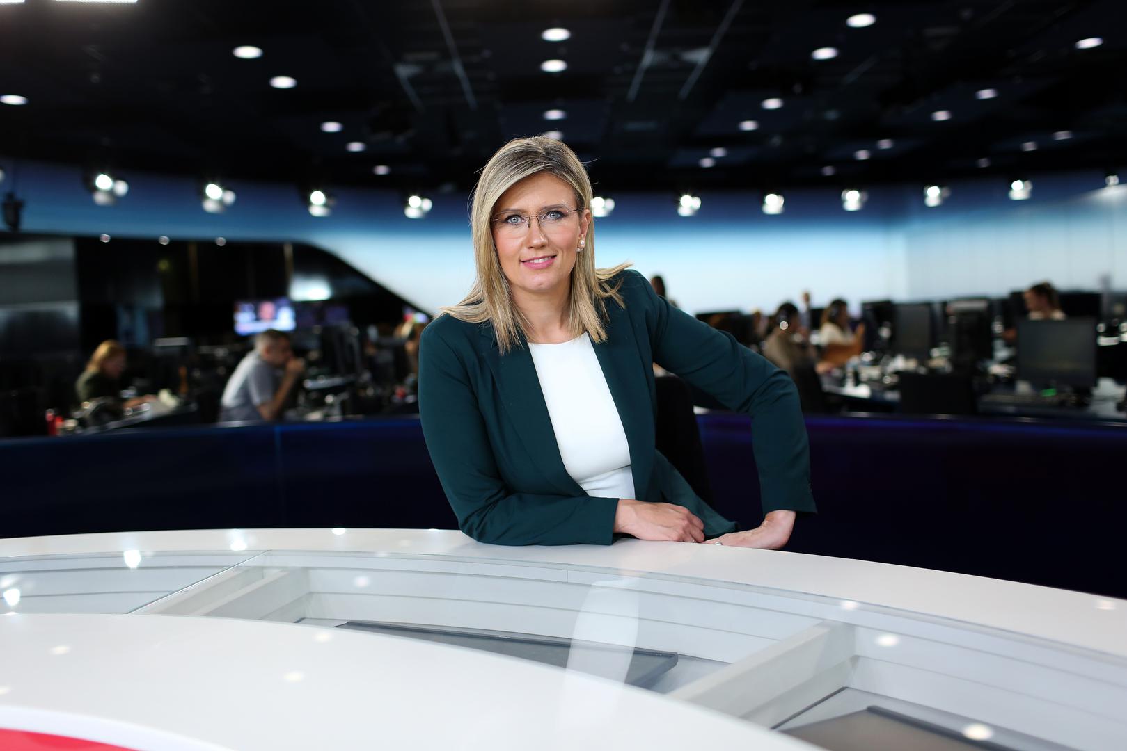 Od tada se njen život značajno promijenio – naravno, nabolje. Njihova zaljubljenost bila je očigledna, a fotografi su ih sredinom 2021. godine uhvatili u zajedničkoj šetnji, u društvu Rominine kćeri iz prvog braka, Zoye. 