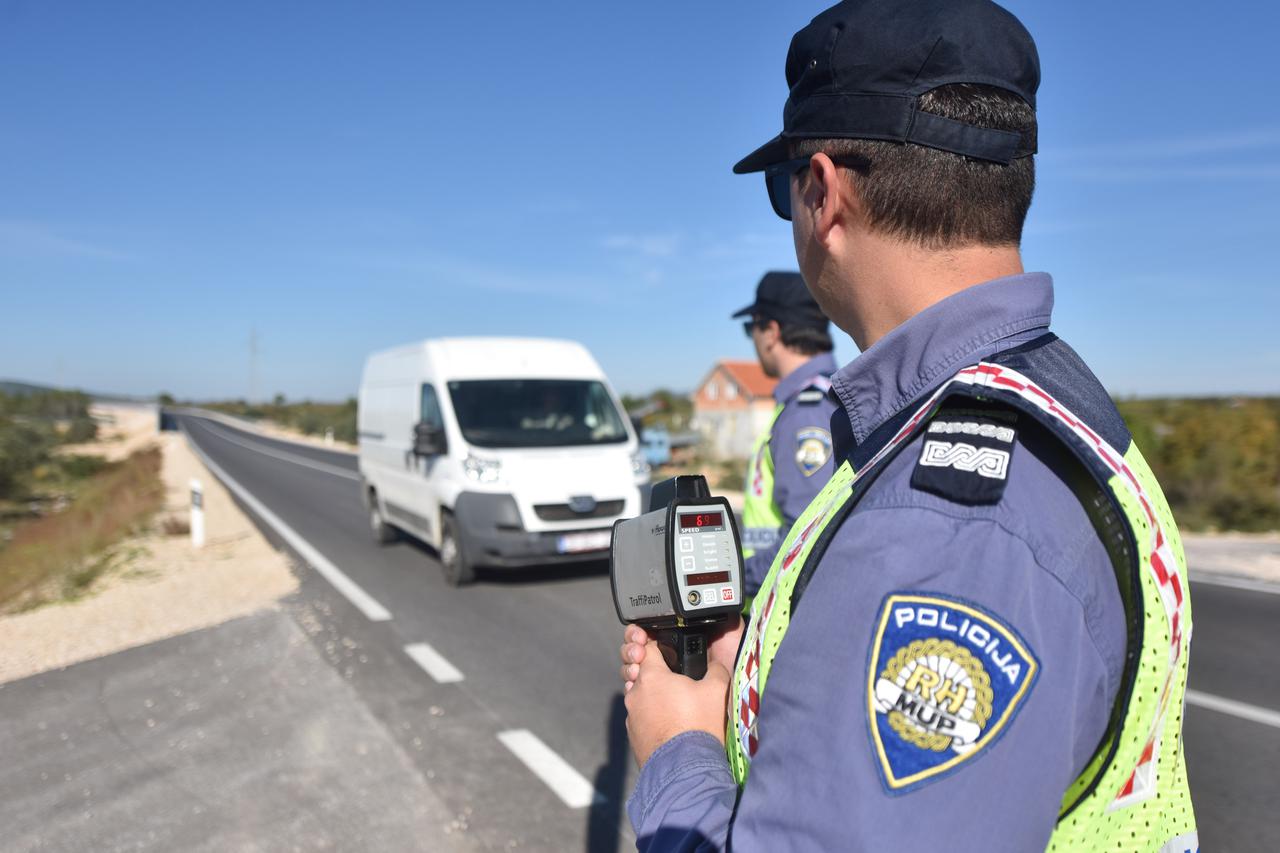 Vodice: U 24-satnoj akciji mjerenja brzine policija kontrolira brzinu na svim prometnicama
