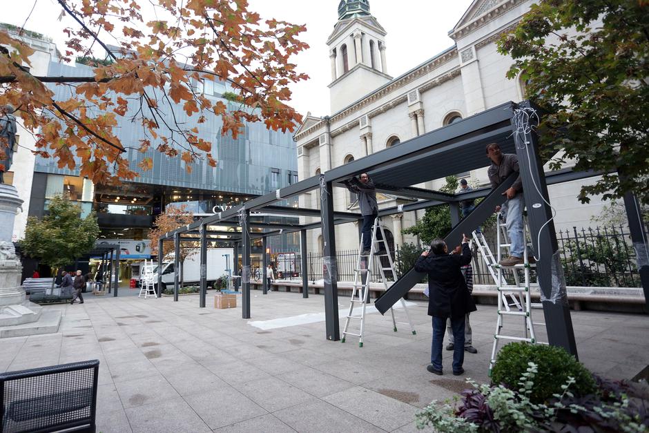 Uklanjanje nadstrešnice na Preradovićevom trgu