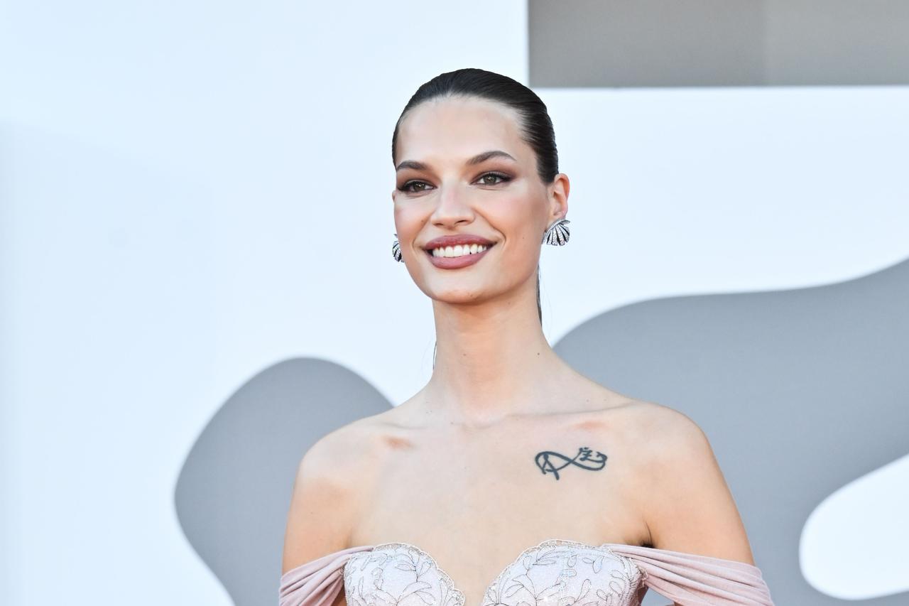 Venecija: Hrvatska manekenka Faretta Radić pozirala sa zvijezdama na 83. filmskom festivalu
