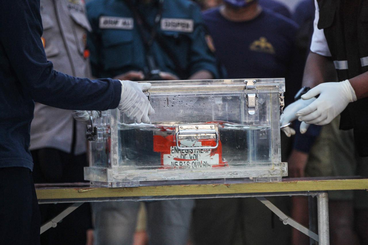 (SPOT NEWS)INDONESIA-JAKARTA-SRIWIJAYA AIR SJ 182-BLACK BOX-RETRIEVAL