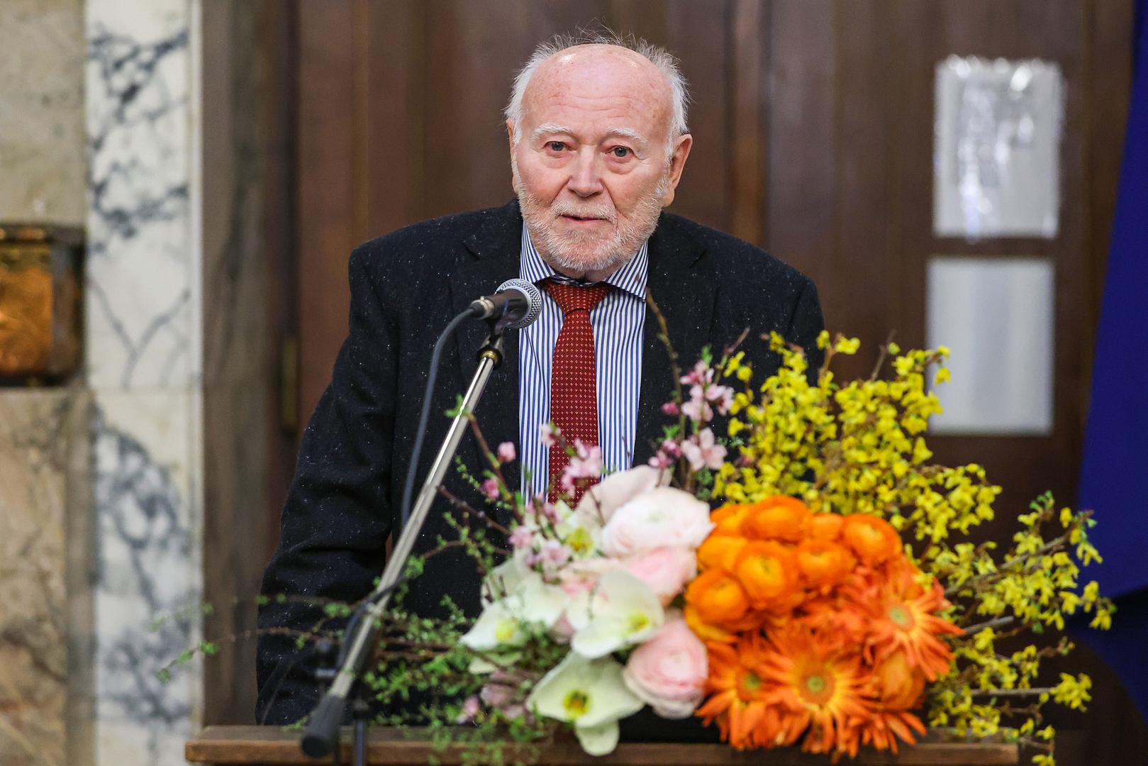 Prevoditelj Karlo Budor naglasio je kako je od početaka svoga rada u 60-im godinama prošlog stoljeća naovamo postignut velik napredak u književnom prevođenju. Posebno je istaknuo ulogu tehnoloških dostignuća koja su, navodi, omogućila bržu, učinkovitiju i lakšu dostupnost građe potrebne za prijevod