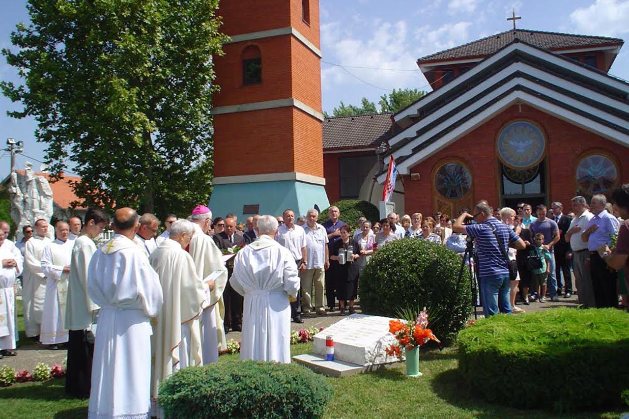 Juraj Jezerinac,spomenik,Vinkovci