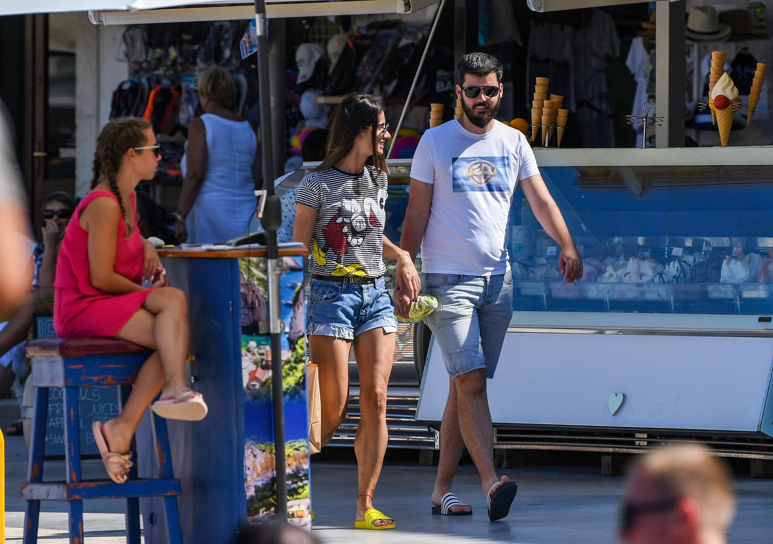 Rimac tada nije krio koliku mu podršku pruža zgodna ekonomistica koja je i sama zaposlena u tvrtki Rimac Automobili.