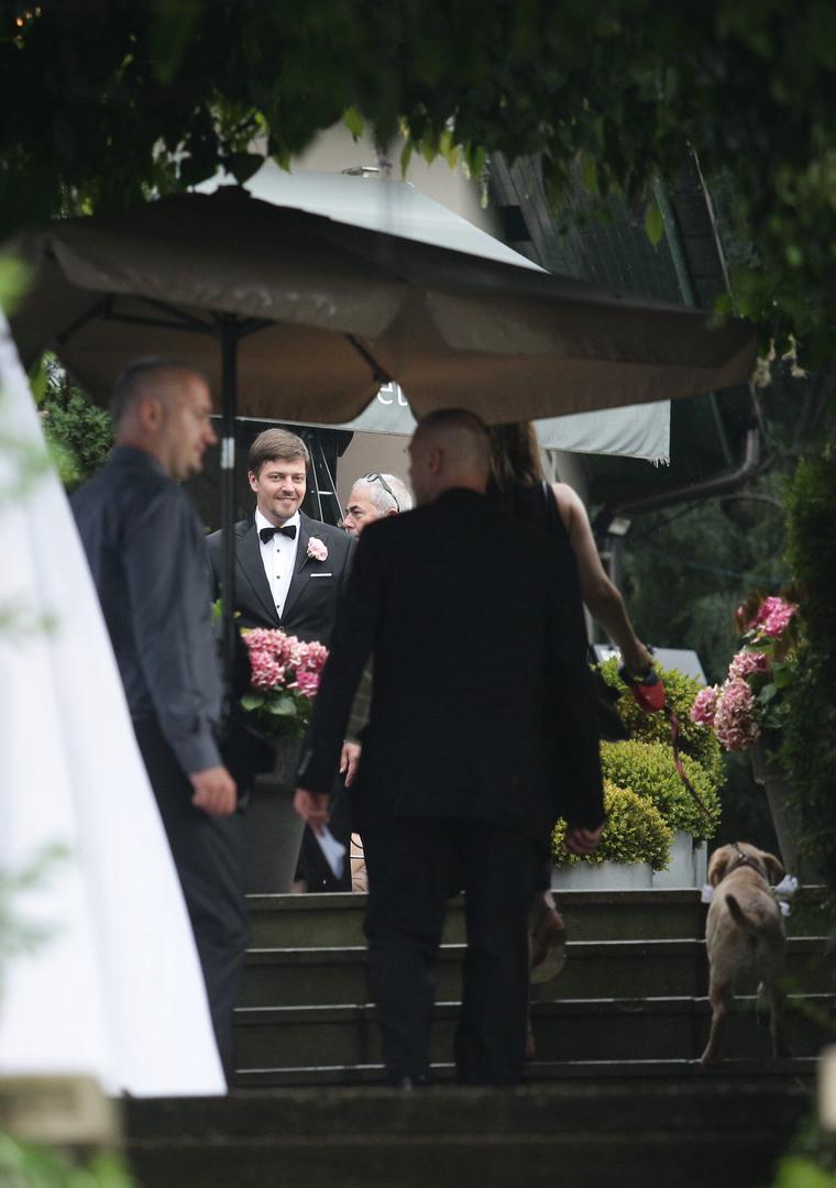 Zvijezda domaćih serija, glumac Amar Bukvić, već godinama uživa u sretnom braku s PR stručnjakinjom Almom Vukičević Bukvić.