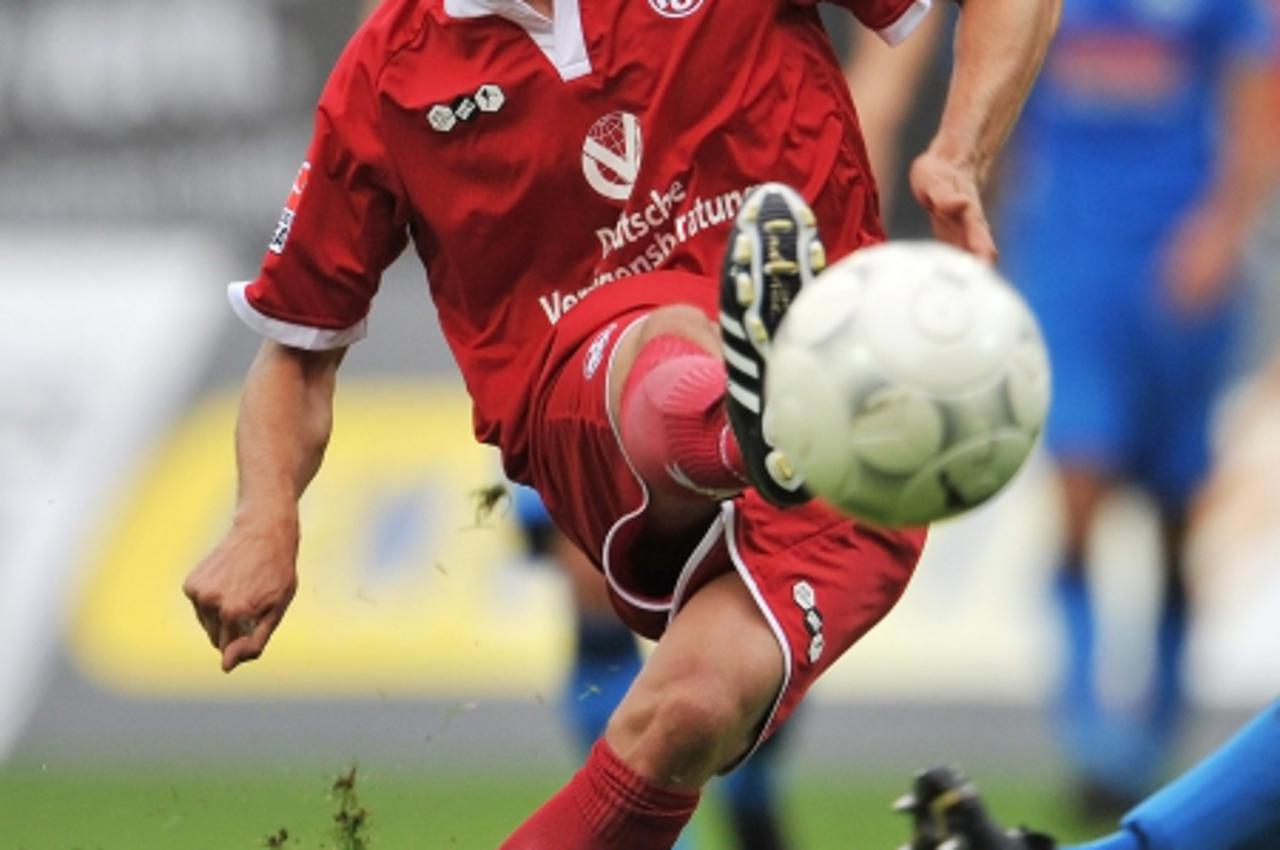 \'2. FBL 09/10  4. Spieltag Hinrunde / Stadion: ENERGIETEAM ARENA SC Paderborn 07 vs. 1. FC Kaiserslautern  Ivo Ilicevic  ( Kaiserslautern #22 ) am Ball  Foto Uu0300 nph ( nordphoto ) *** Local Capti