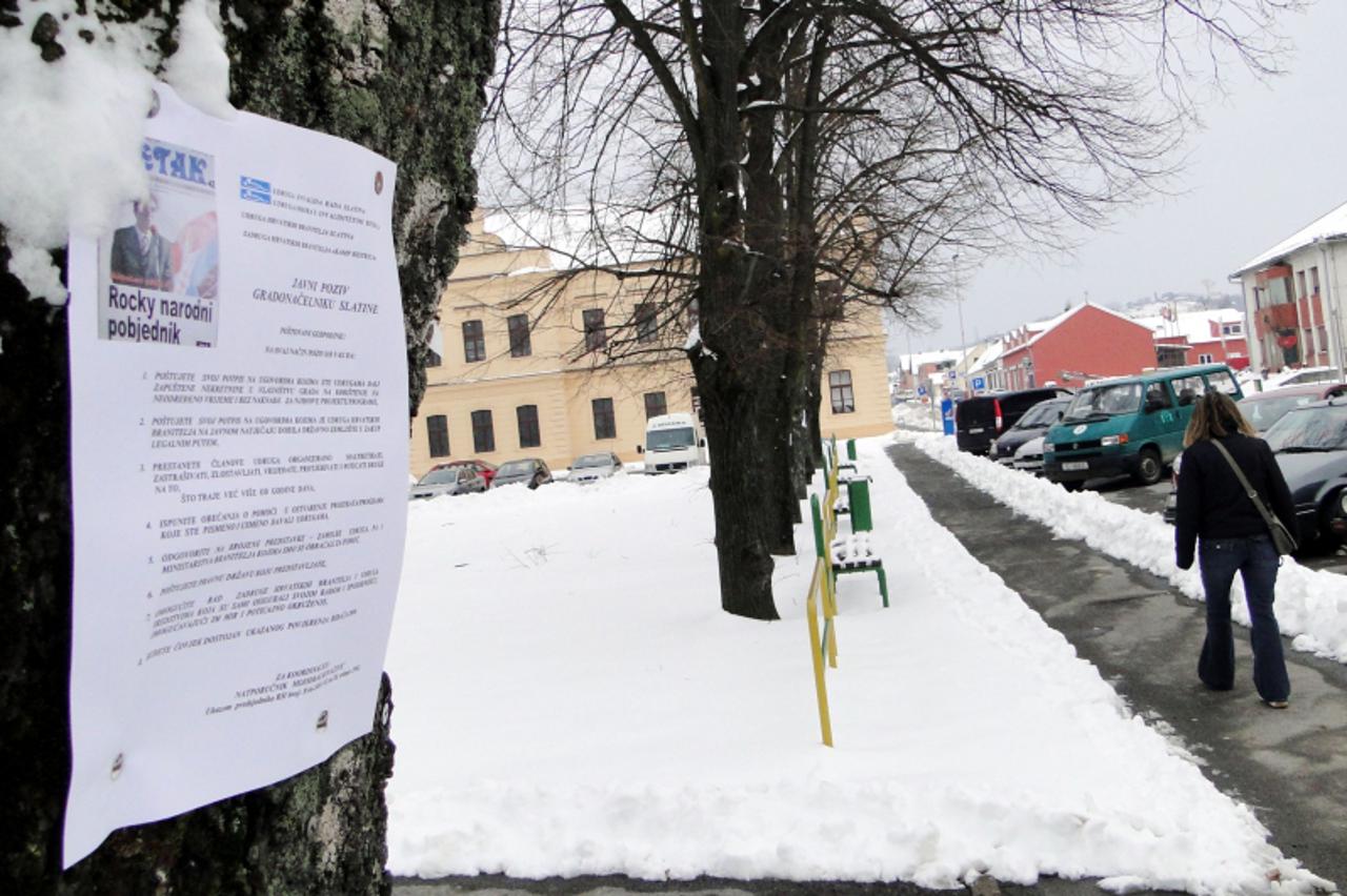 'podravina- 160310-slatina  - 25 letaka s javnim pozivom gradonacelniku ivanu rostasu Udruga invalida rada postavila je na drvece i ogradu sirom grada slatine  snimio dragutin santosi /vecernji list'