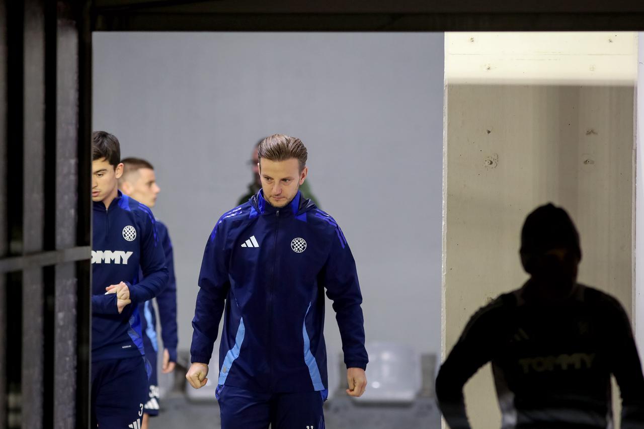 Zagrijavanje nogometaša Hajduka i Rijeke uoči početka utakmice 17. kola SuperSport HNL-a