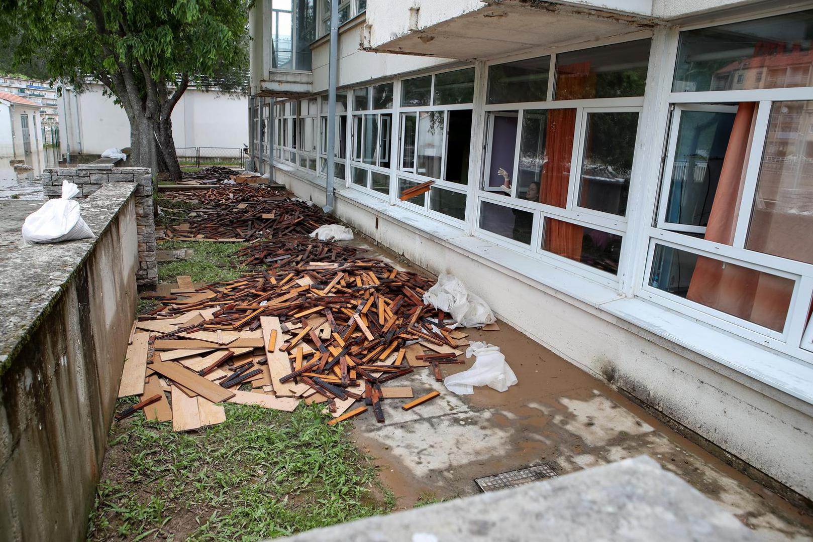 16.05.2023., Obrovac - Srednja skola u Obrovcu pretrpjela je veliku stetu Photo: Sime Zelic/PIXSELL