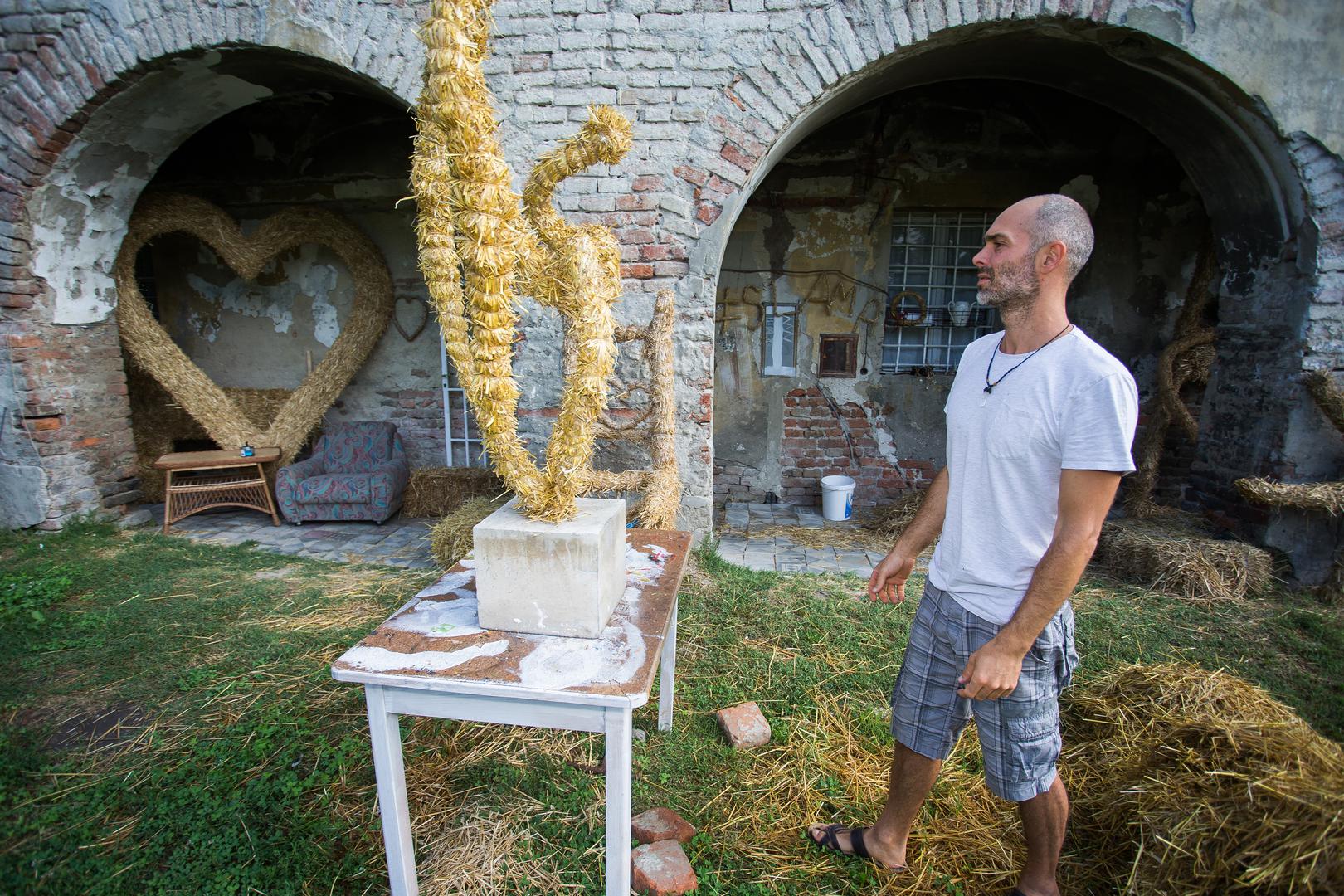 Slama Land Art Festival je festival slame koji se održava u Osijeku s ciljem poticanja umjetničke i ekološke svijesti u društvu i promoviranja Baranje.