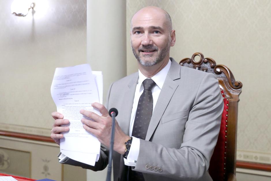 Zagreb: Gradska skupstina raspravlja o naplati odvoza otpada i statusu roditelja odgajatelja