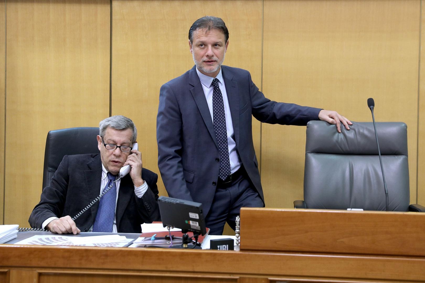 Niti u 2018. godini nije nedostajalo burnih situacija i reakcija u Saboru. Bilo je zaista svakakvih trenutaka, od poziva na naoružavanje, bliskih kontakata koji su umalo rezultirali tučnjavama, uvreda, do maratonskih rasprava... U nastavku pogledajte neke od tih nesvakidašnjih trenutaka...