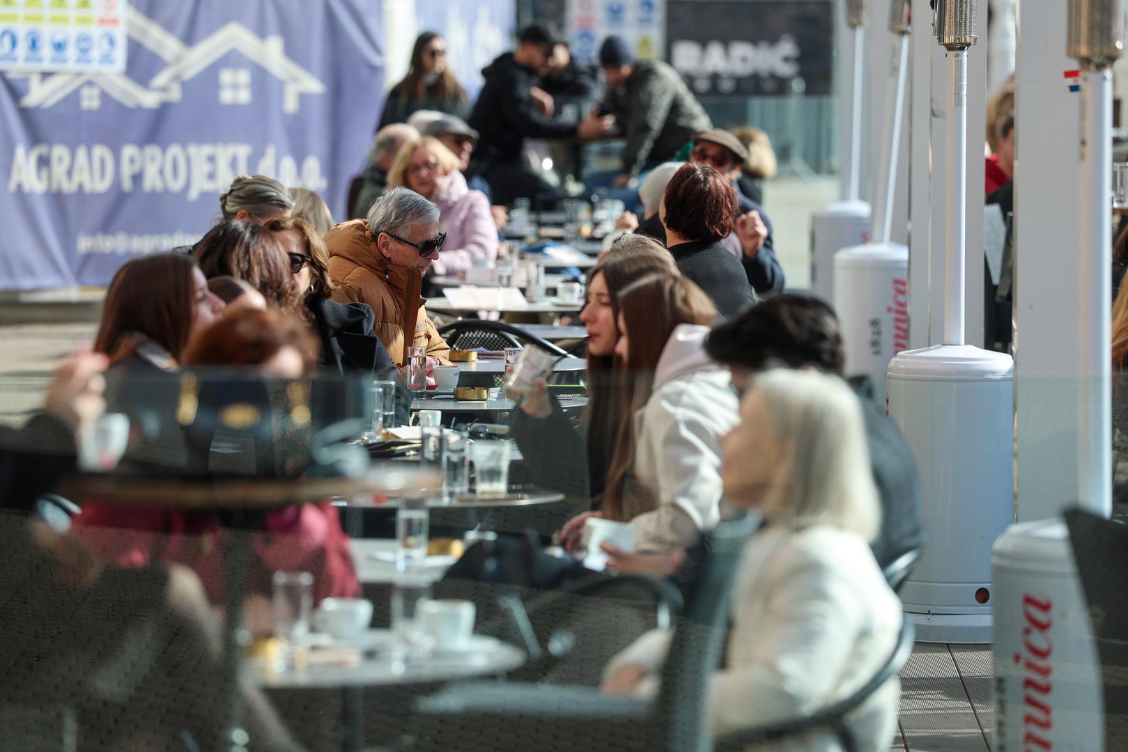 Gradska svakodnevica u središtu Zagreba teče svojim uobičajenim ritmom. Današnji petak 13. ne narušava dobru atmosferu u gradu.