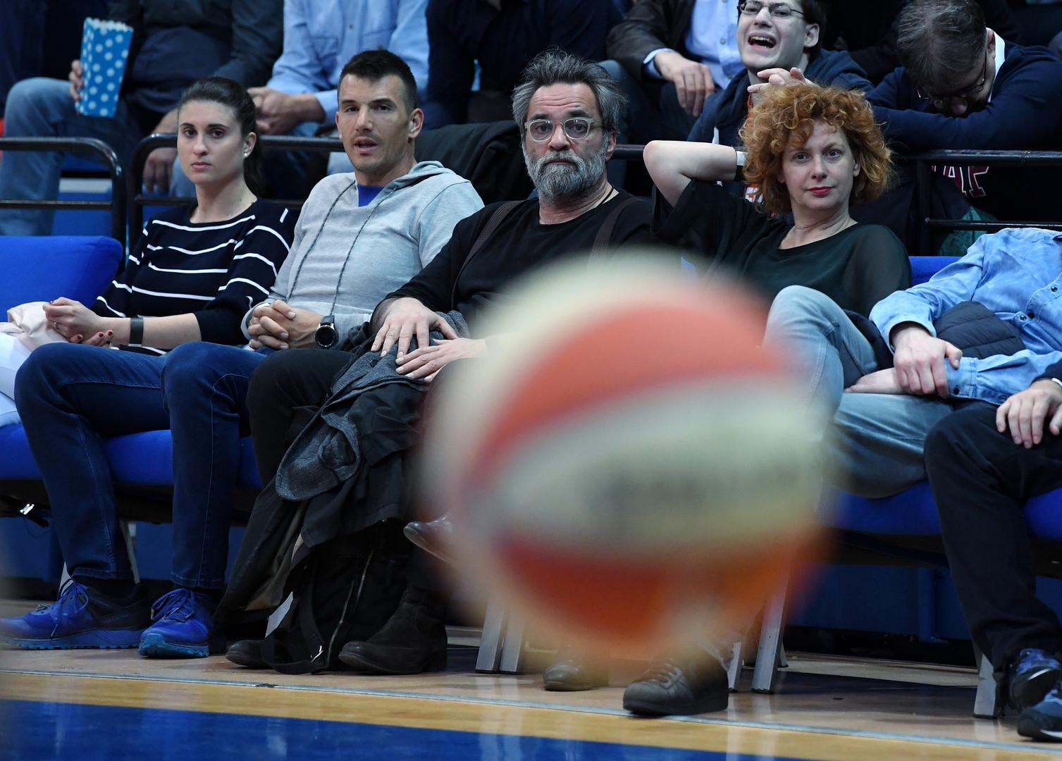 S druge strane, Filip je otkrio da ga je Nina potaknula da se upusti u nešto novo a to je bilo skladanje glazbe za njezin prvi film.