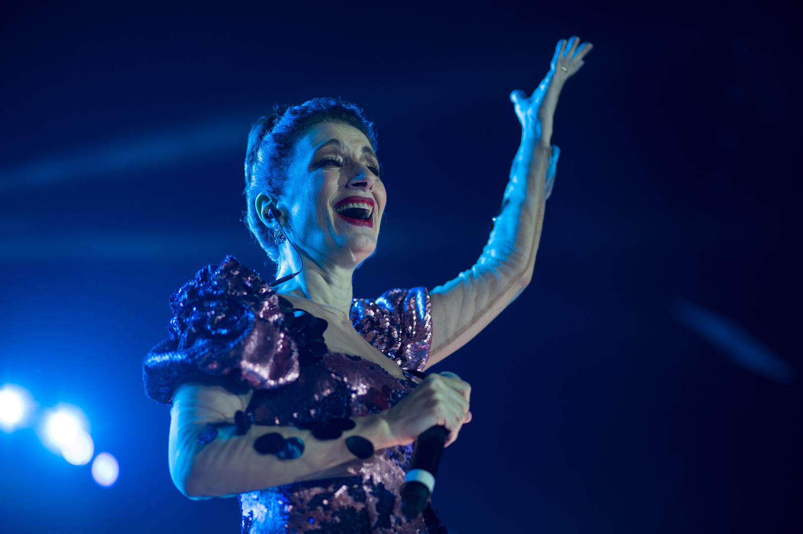 Ima nešto u tome kada se spoje glazbena diva Doris Dragović i njezina publika koja je drugu večer za redom neumorno pjevala i plesala.