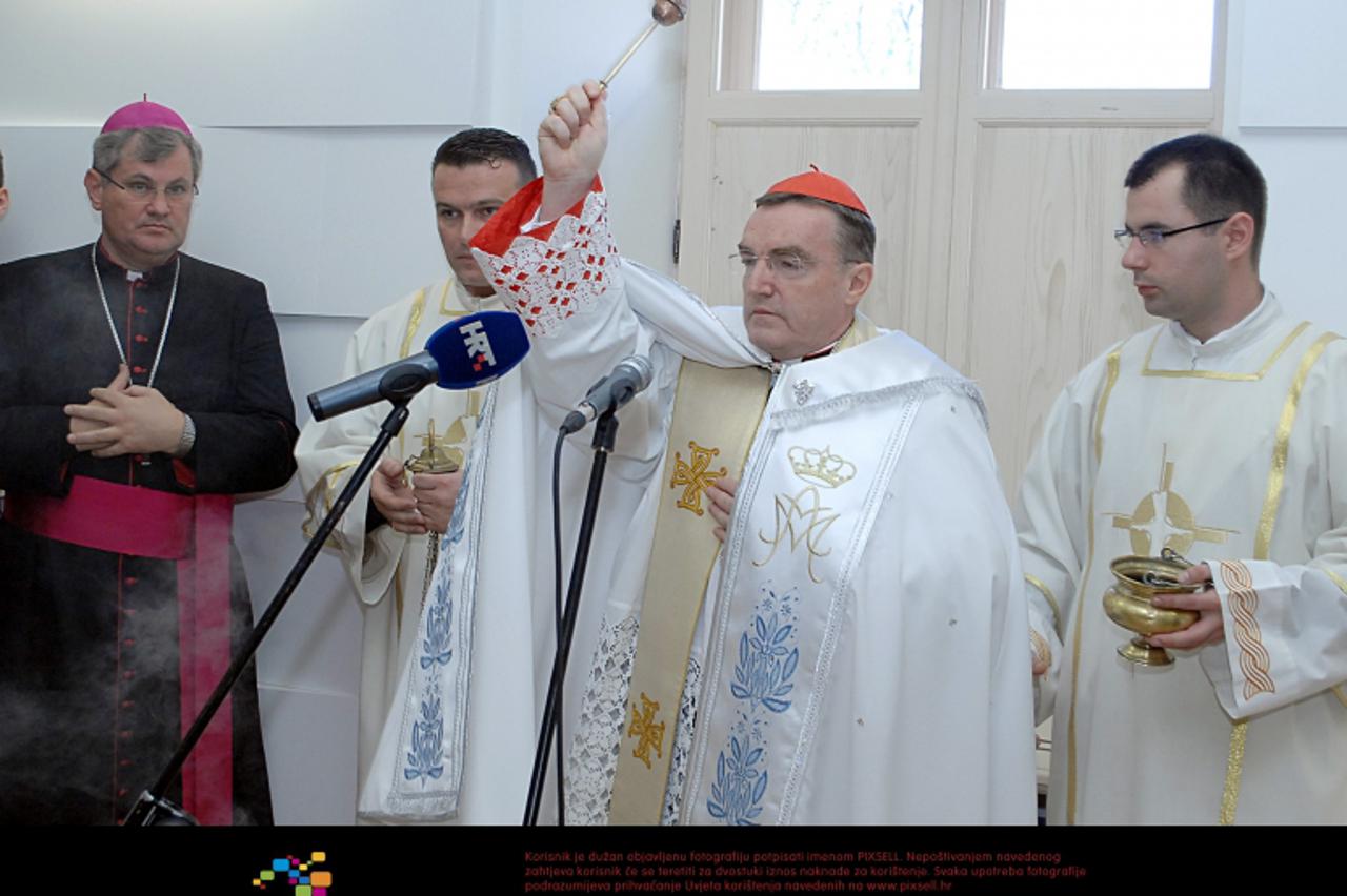 '05.12.2012., Sisak - Zagrebacki nadbiskup Josip Bozanic blagoslovio je obnovljenu zgradu Velikog kaptola cime je ovo povijesno zdanje postalo sjediste Sisacke biskupije. Vlado Kosic, sisacki biskup. 